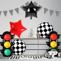 STJKRCLW star-shaped racing balloons serve as dynamic focal points for photos.
