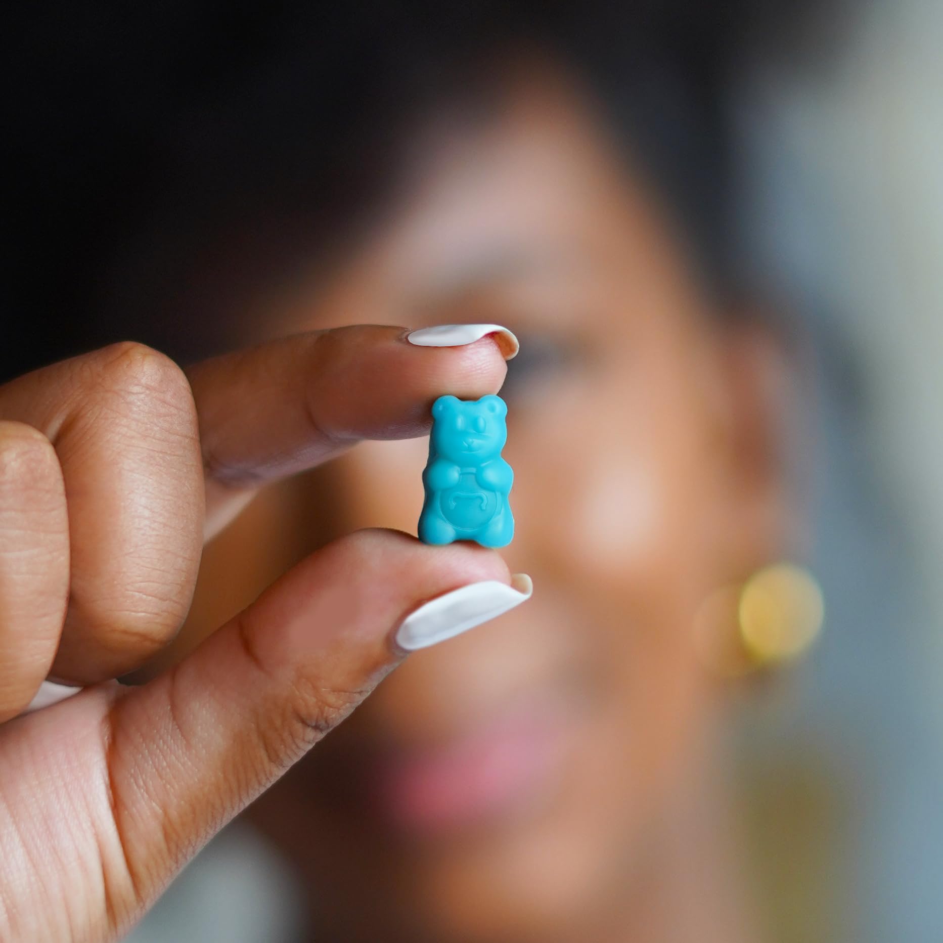 SugarBearHair vegan B12 icon emphasizes plant-based vitamin.