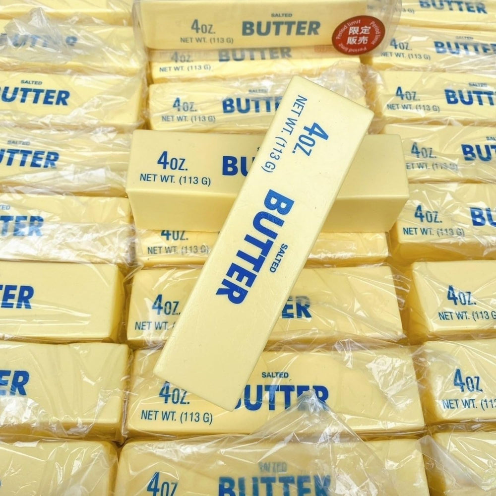 SUISUILE butter squishy on desk during breaks for decompression.