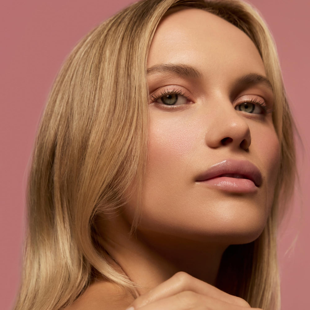 Summer Fridays Dream Lip Oil Rose Bud gift-set display suggests effortless beauty gifting.