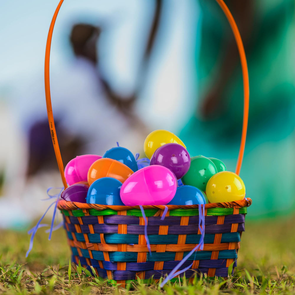 Craft-friendly Super Z Outlet egg, ideal for painting and decorating.