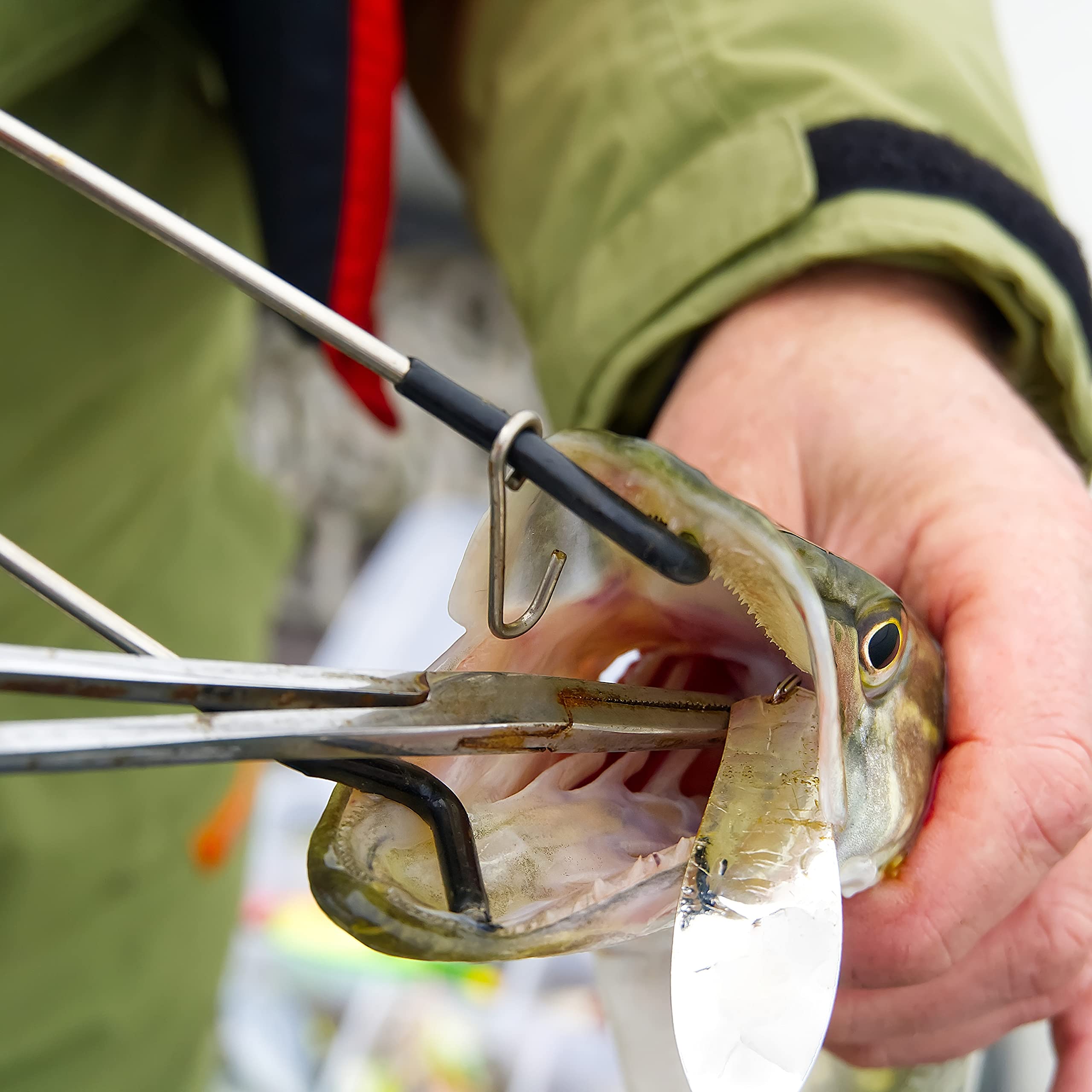SURGICAL ONLINE compact design fits tackle boxes and field kits.