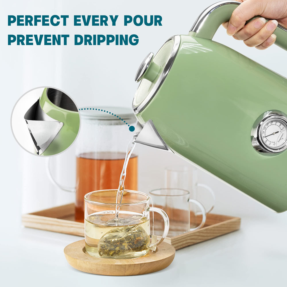 SUSTEAS ergonomic stay-cool handle offers comfortable, controlled pouring.