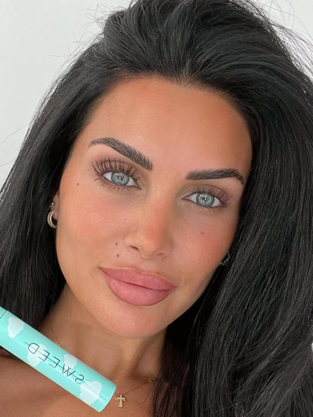 Sweed Cloud Mascara fanned lashes after layering for dramatic effect