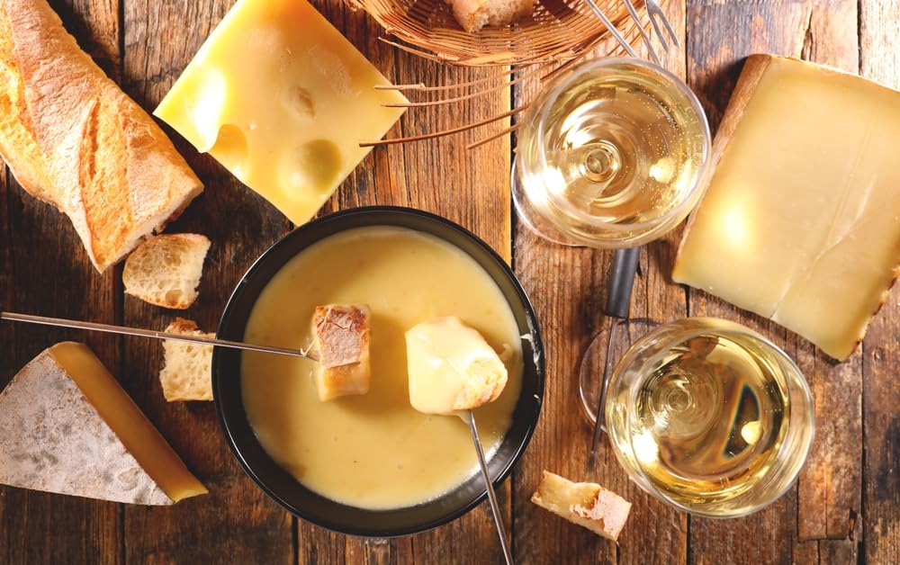 Charcuterie board pairs with L’Originale for a premium nibble.