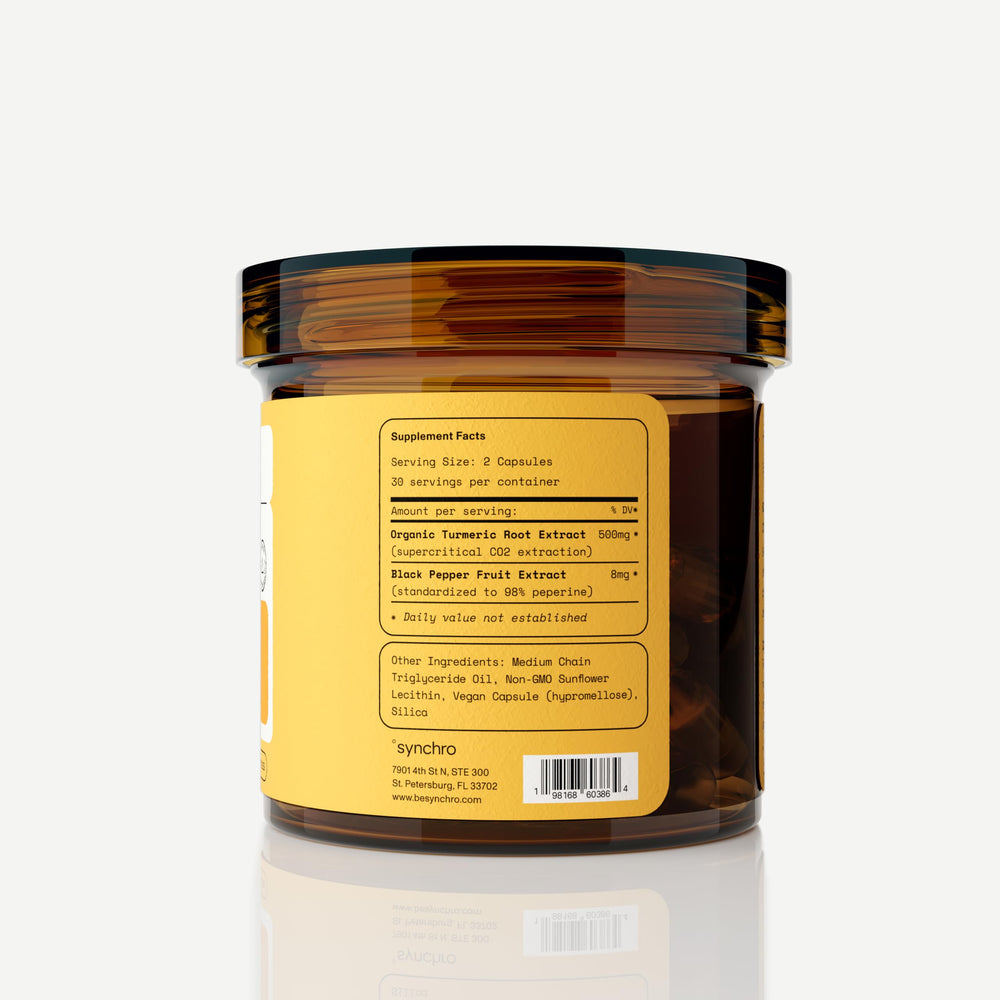 Synchro Gold lifestyle shot, capsules integrated into daily wellness routine.