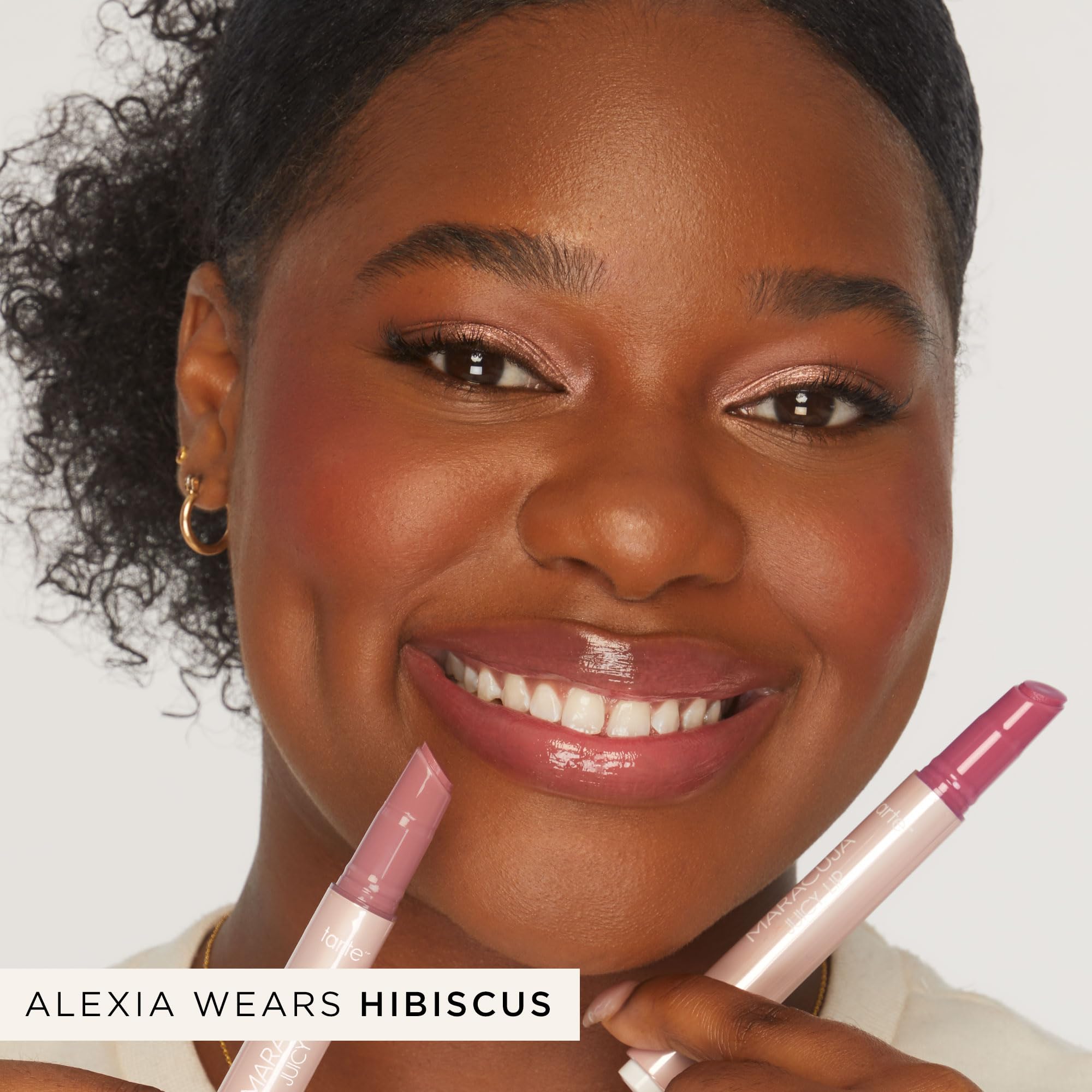 tarte maracuja juicy lip balm gloss rose hands-on swatch highlighting glow