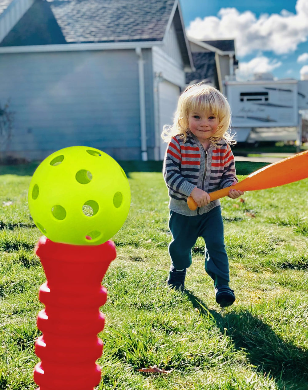 Tarutaru fluorescent green ball increases visibility for faster skill assessment.