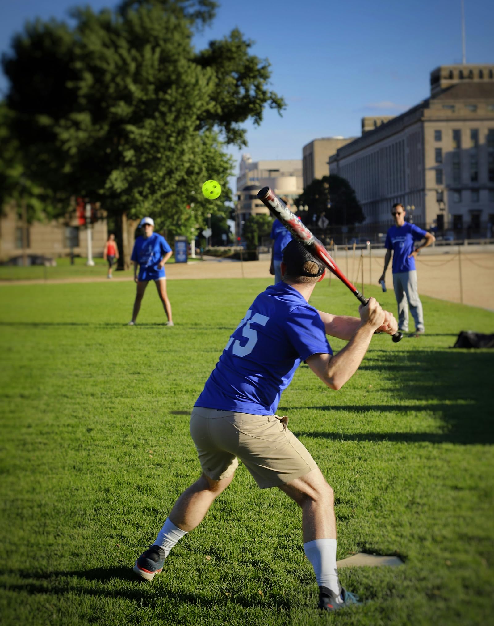Tarutaru durable pop-back EVA ball withstands repeated hits during practice.