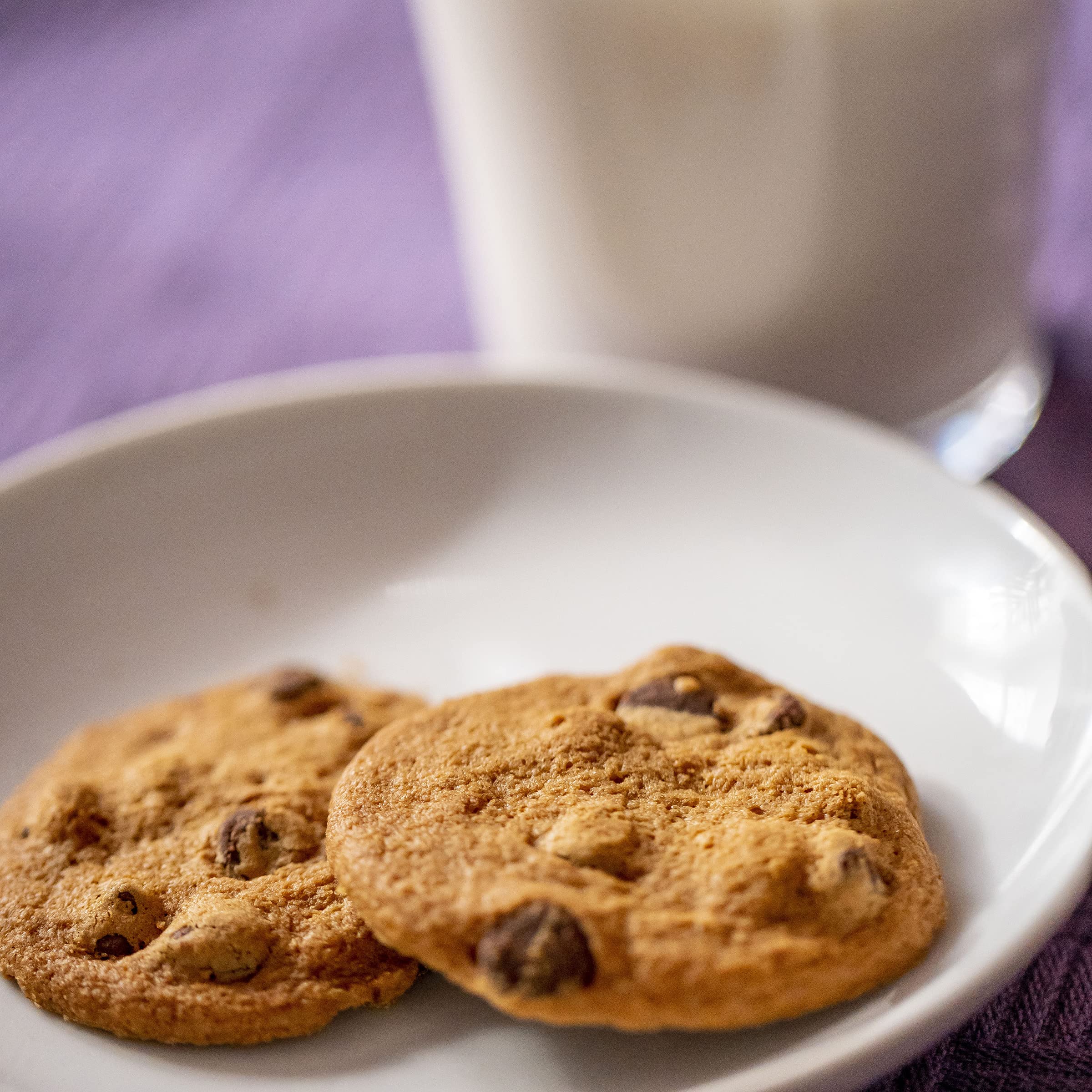Reclosable 7 oz bag keeps Tate's cookies fresh.