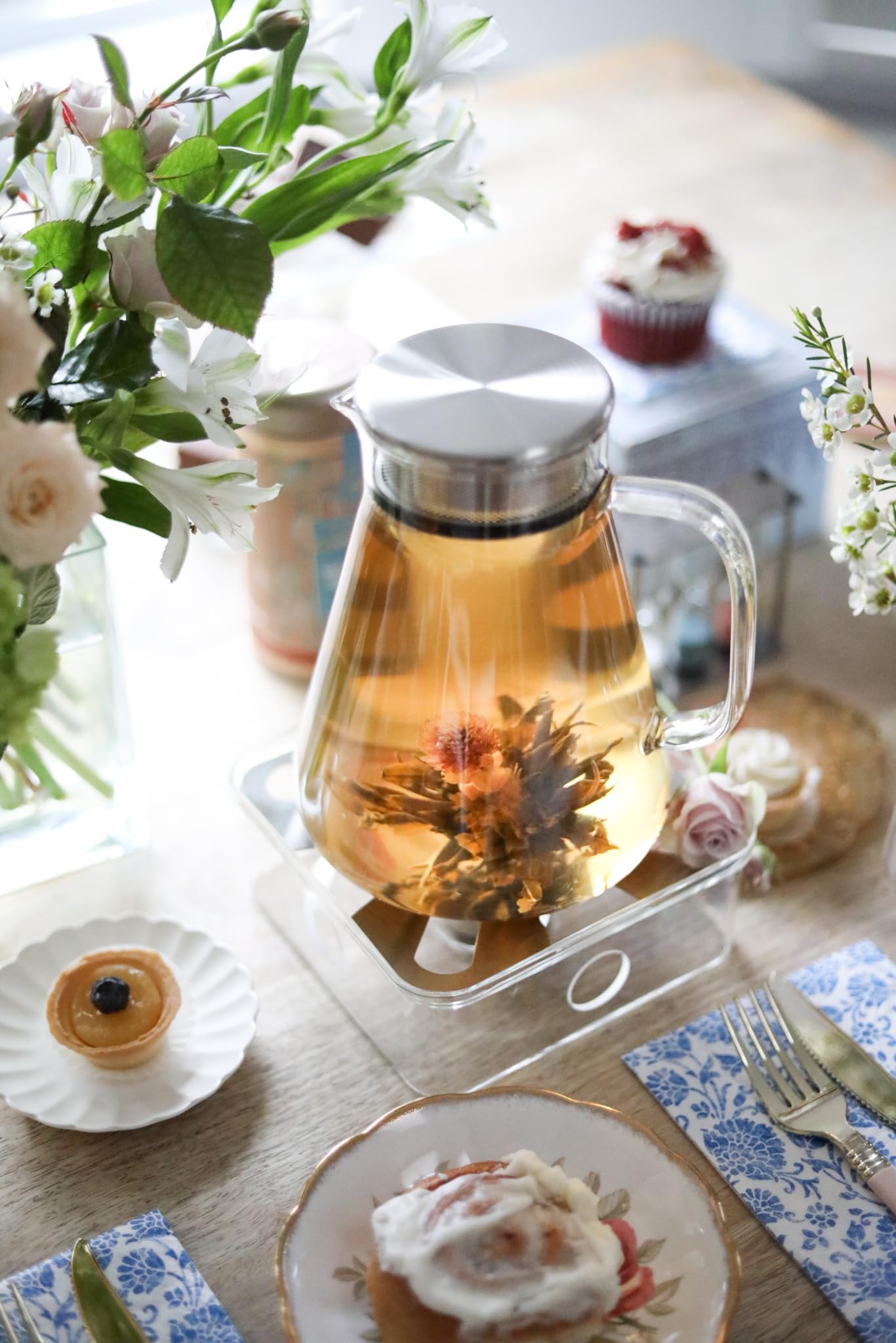 Teabloom borosilicate glass teapot shows pure tea flavor