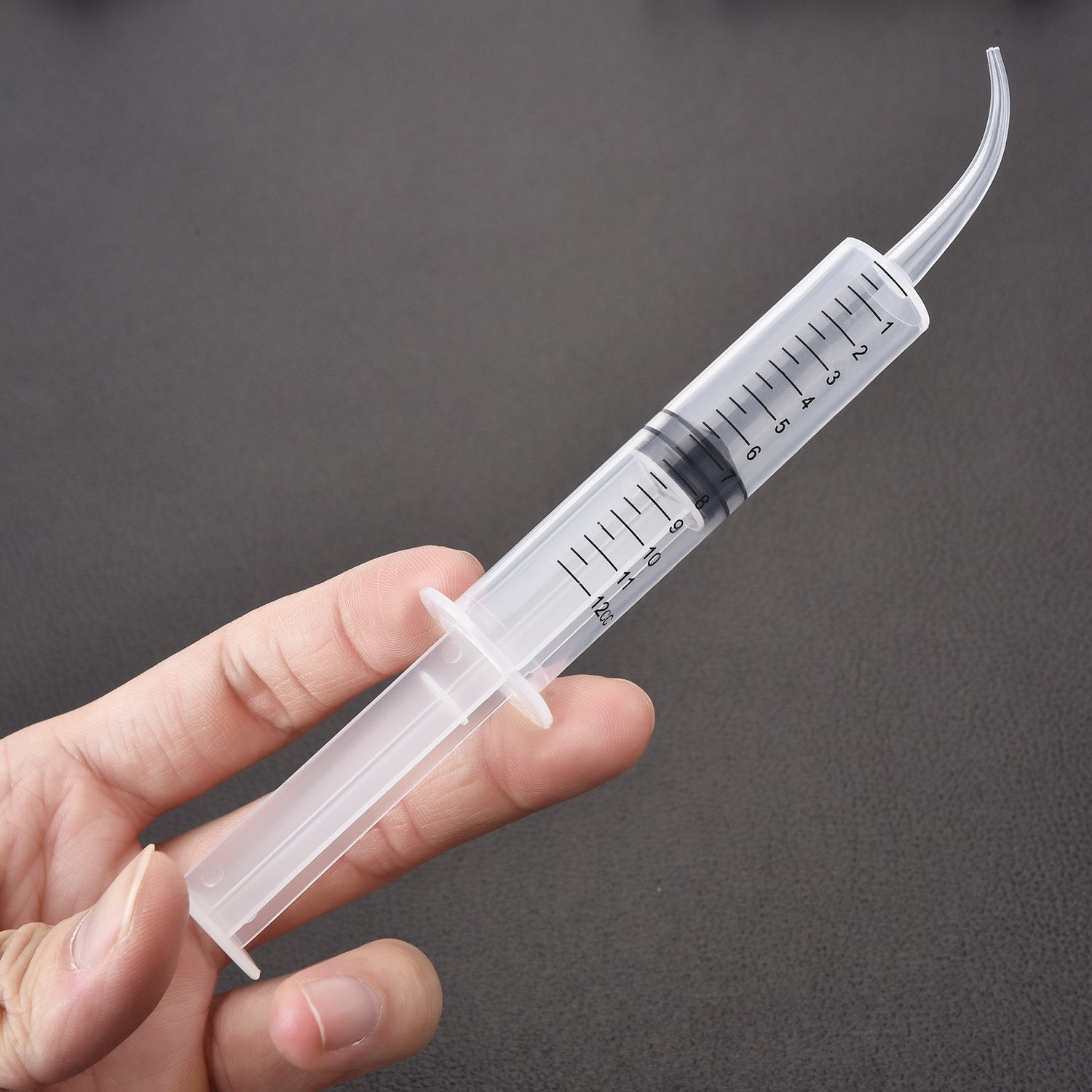TecUnite curved-tip syringe reaches hard-to-reach dental areas during irrigation.