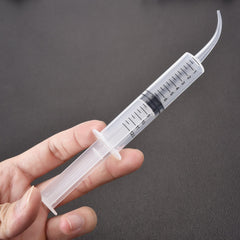 TecUnite curved-tip syringe reaches hard-to-reach dental areas during irrigation.
