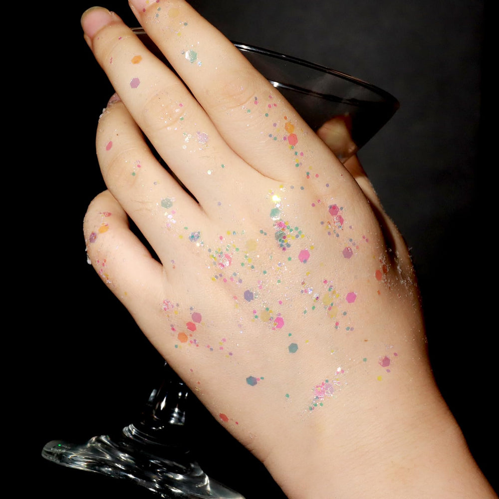 Teenitor glitter gel dries quickly, helping you shine in minutes.