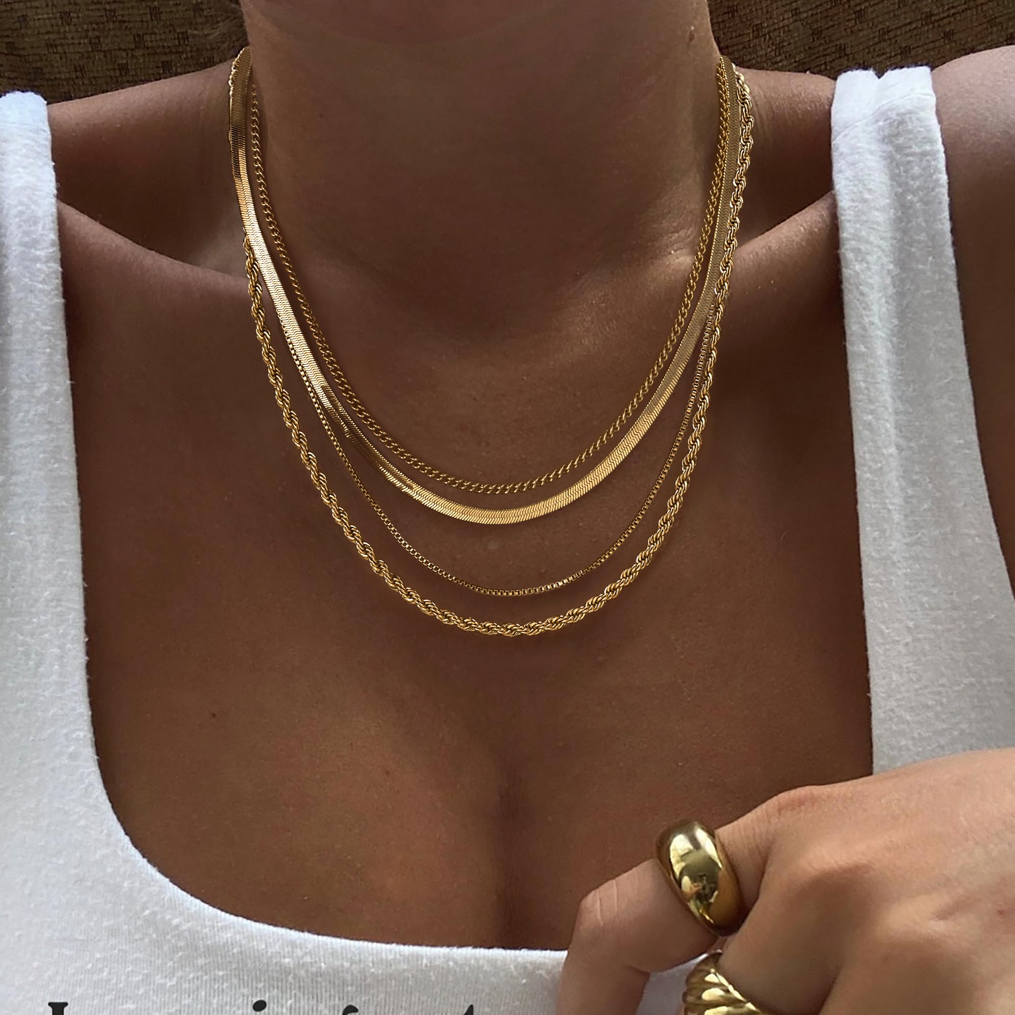 Tewiky box-chain necklace delivers a sleek, minimal statement.
