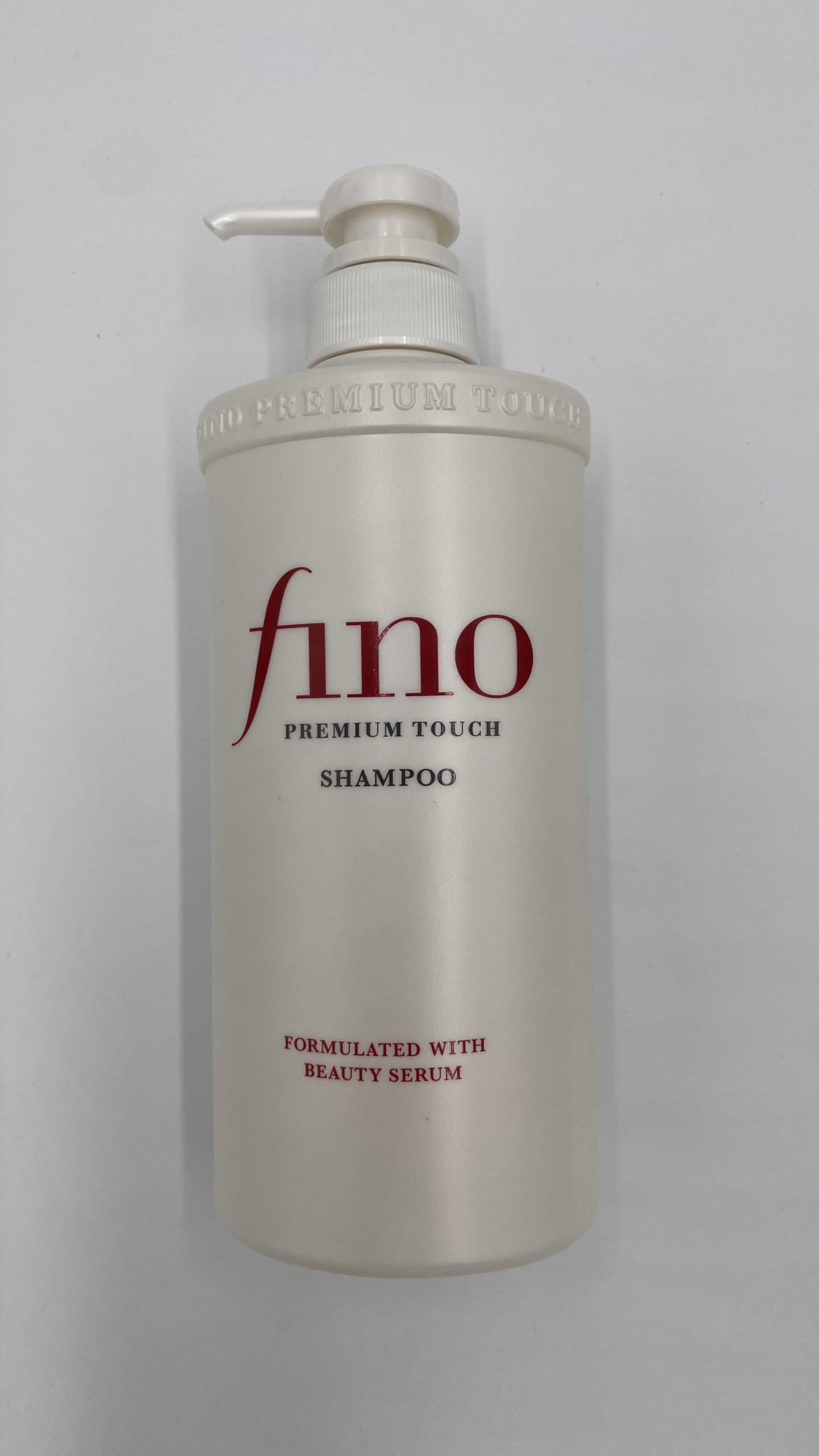 JapanFino Premium Touch Moist Shampoo leaves hair shiny and nourished.