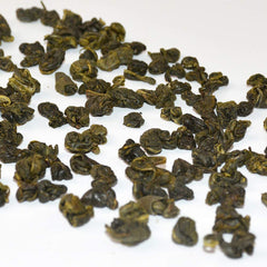 Tian Hu Shan steamed and rolled pearls create a smooth infusion.