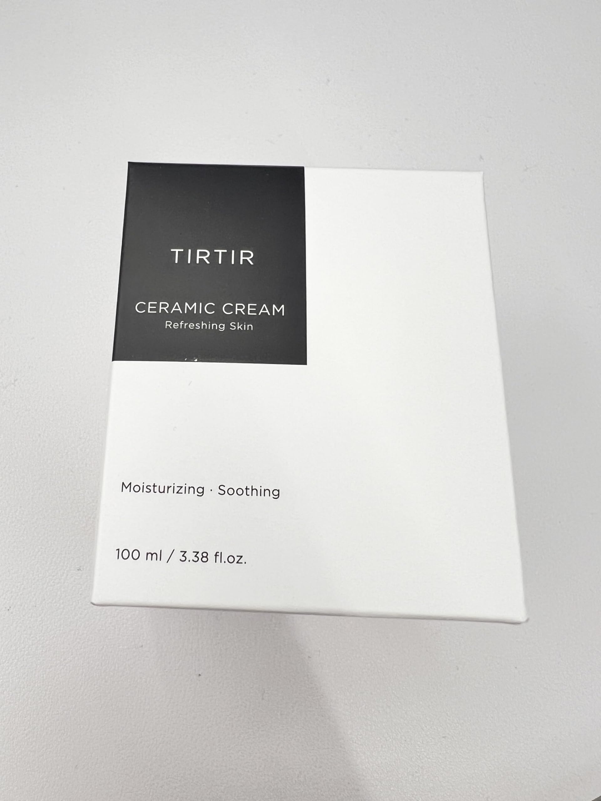 TIRTIR Glass skin glow effect on skin surface