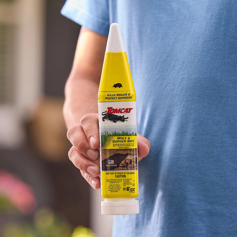 Tomcat bottle with unique shape to simplify bait application
