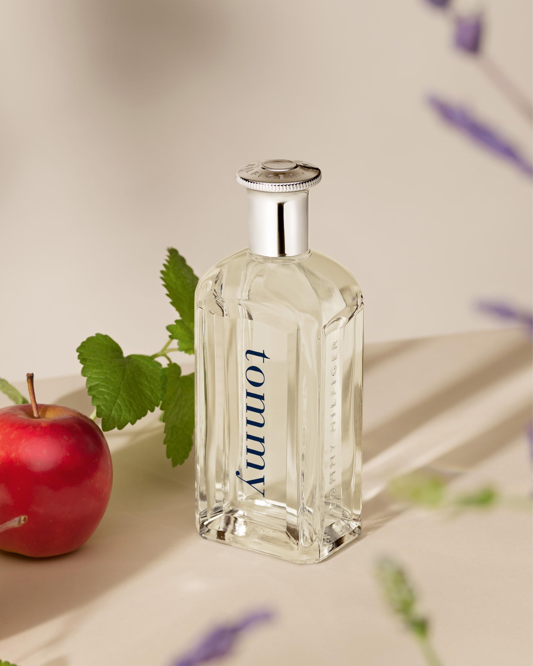 Tommy Hilfiger Tommy EDT label details reveal mint and citrus-inspired notes.
