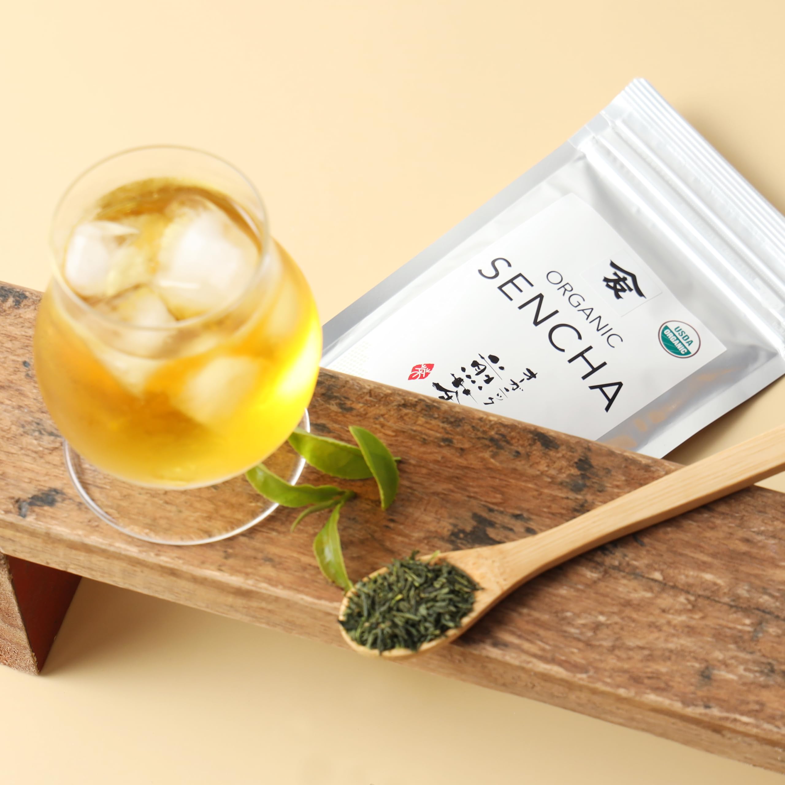 TOMOSAN steamed leaves preserve aroma and freshness through traditional processing.