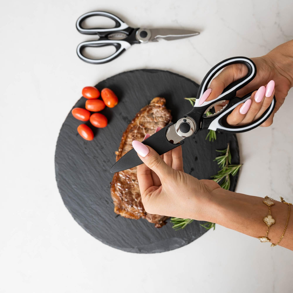 TopShelf Kitchenware non-slip ergonomic handles for wet hands.