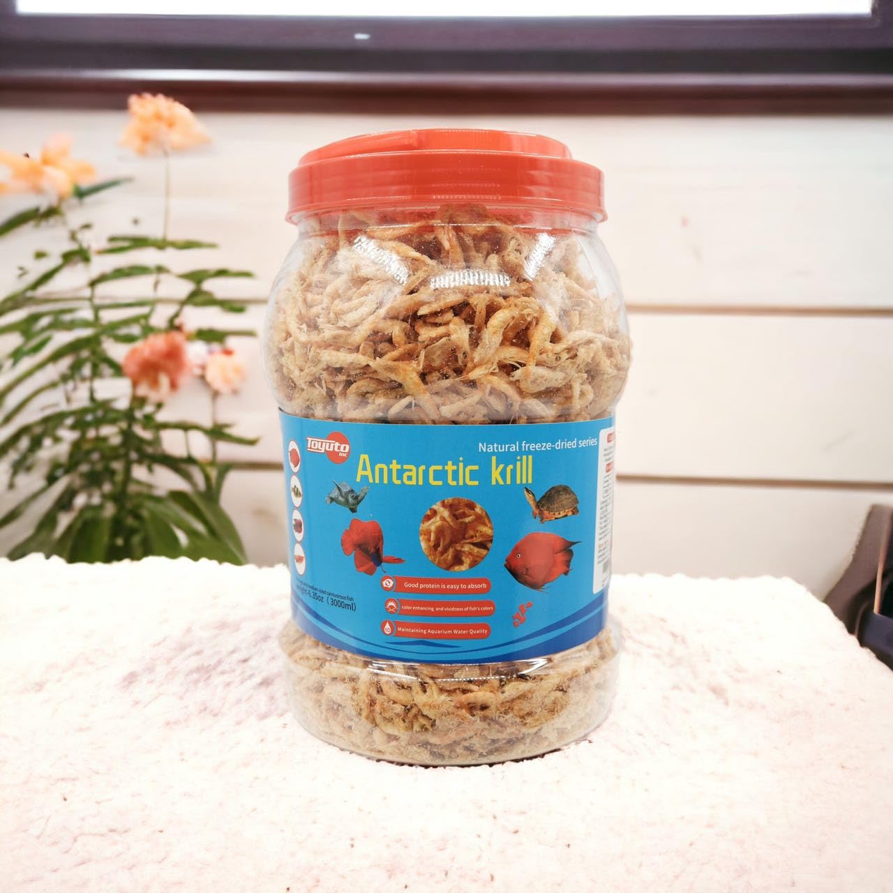 Toyuto Premium krill-shrimp closeup-texture shows crisp pieces for picky eaters.