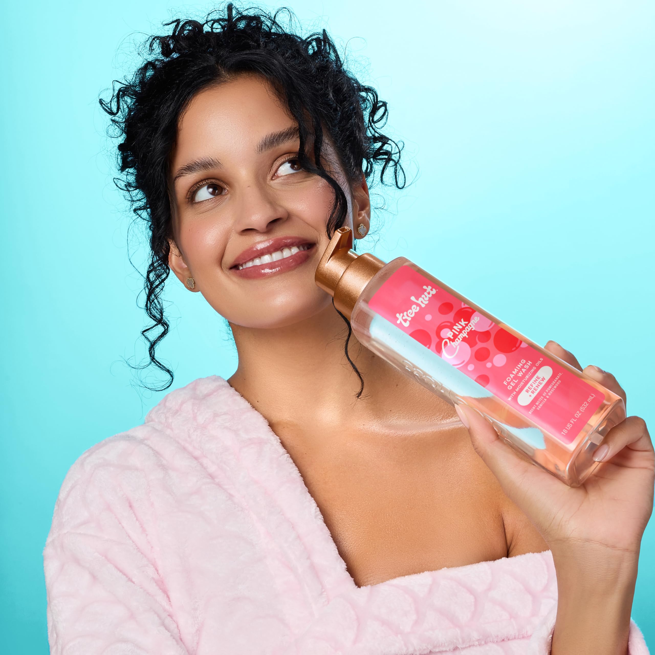 Tree Hut Pink Champagne gel-to-foam lather swirls for a refreshing cleanse