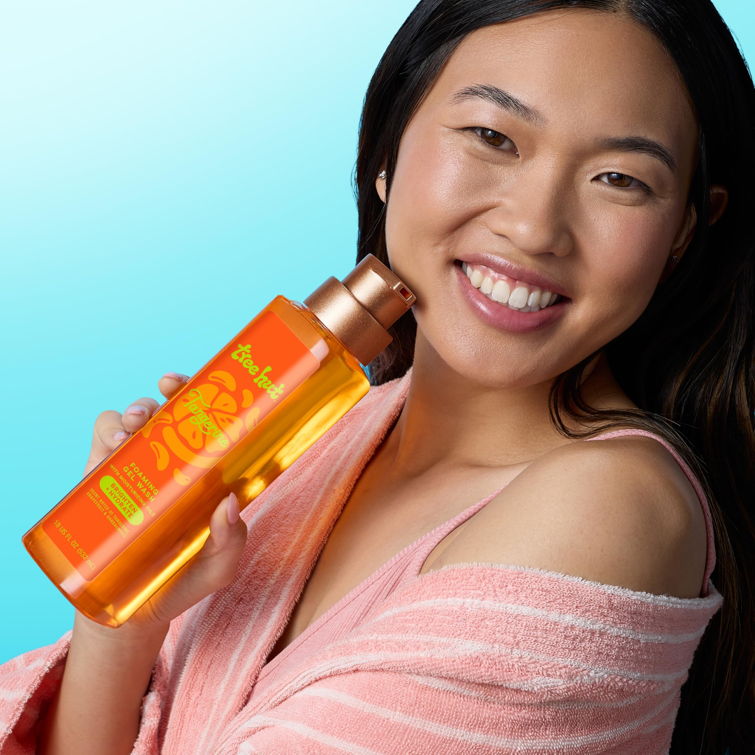 Silky lather from Tree Hut Tangerine Foaming Gel Body Wash for a soft, hydrated feel.