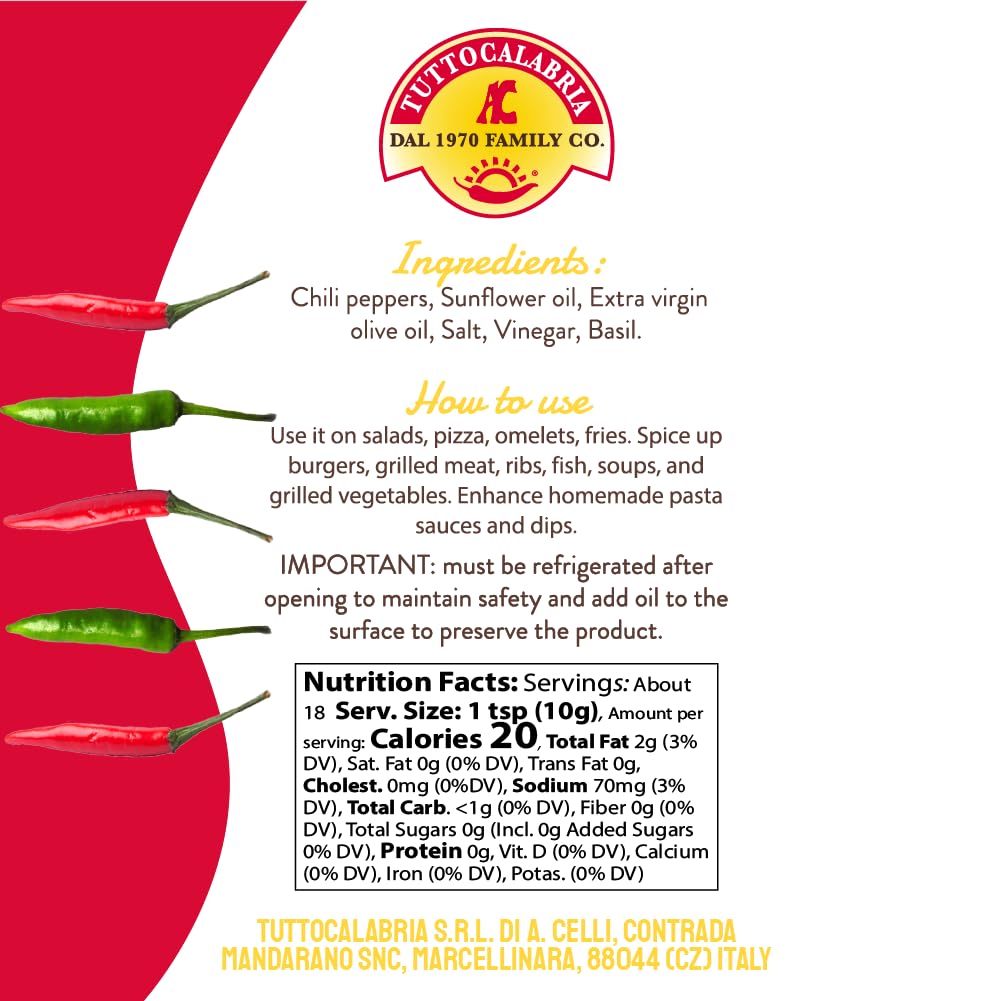 TuttoCalabria chili flakes fruity aroma close-up highlights vibrant color and medium heat.