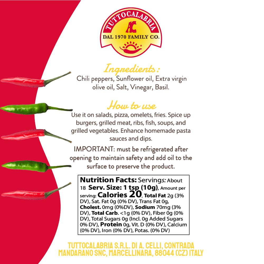 TuttoCalabria chili flakes fruity aroma close-up highlights vibrant color and medium heat.