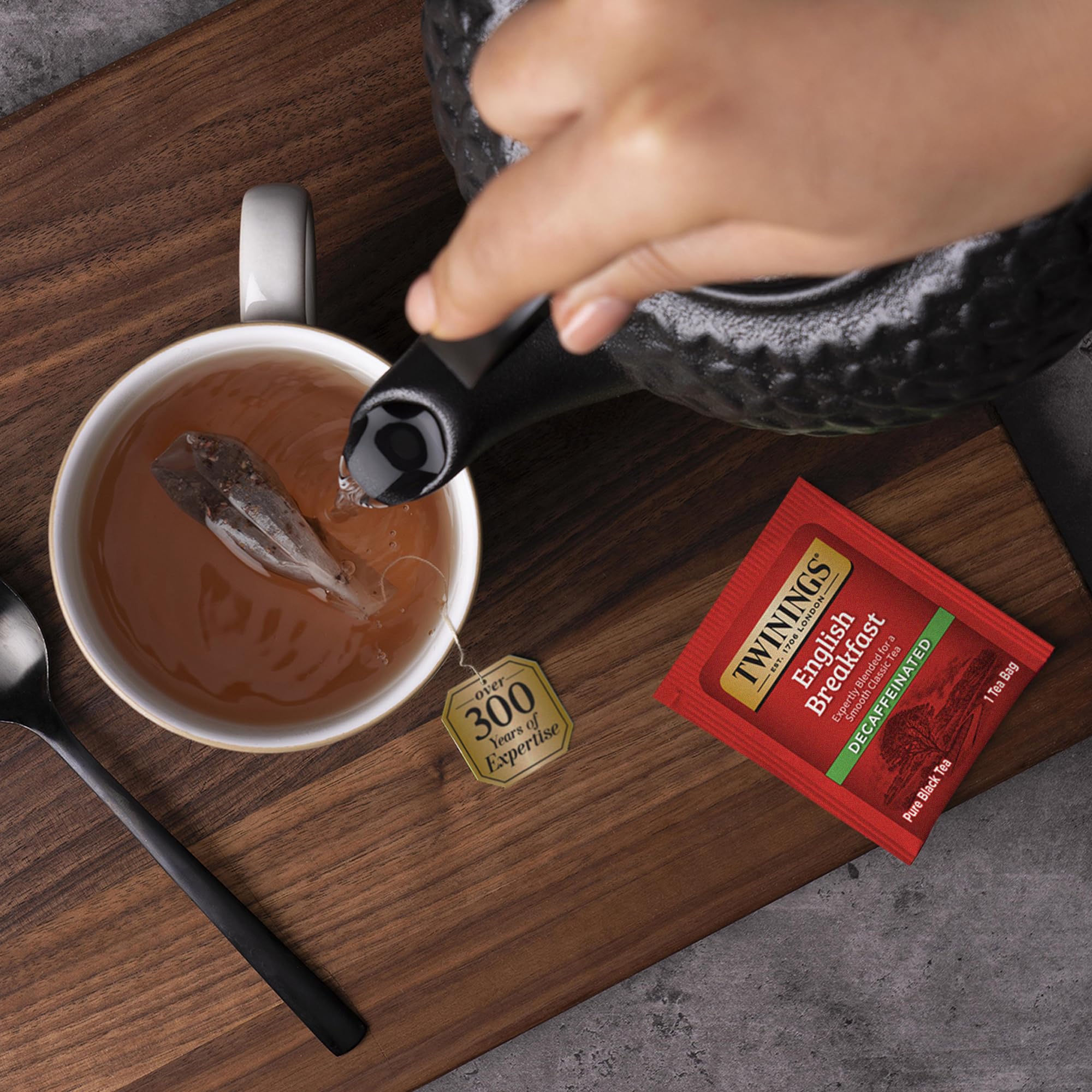 Graphic of Twinings five-region blend illustrating a balanced flavor profile.