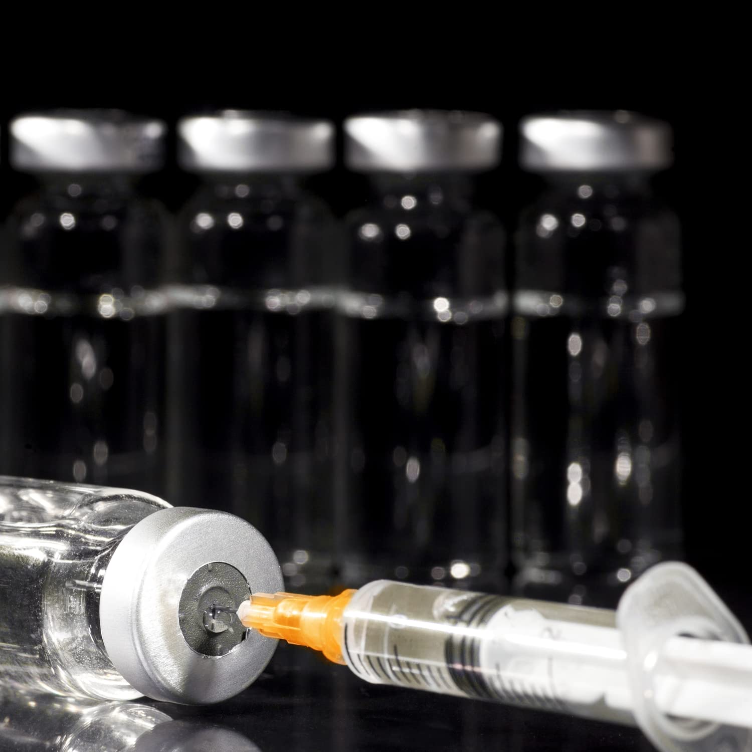 Close-up of thick barrel with clear measurement marks on Ulove Prs syringe.