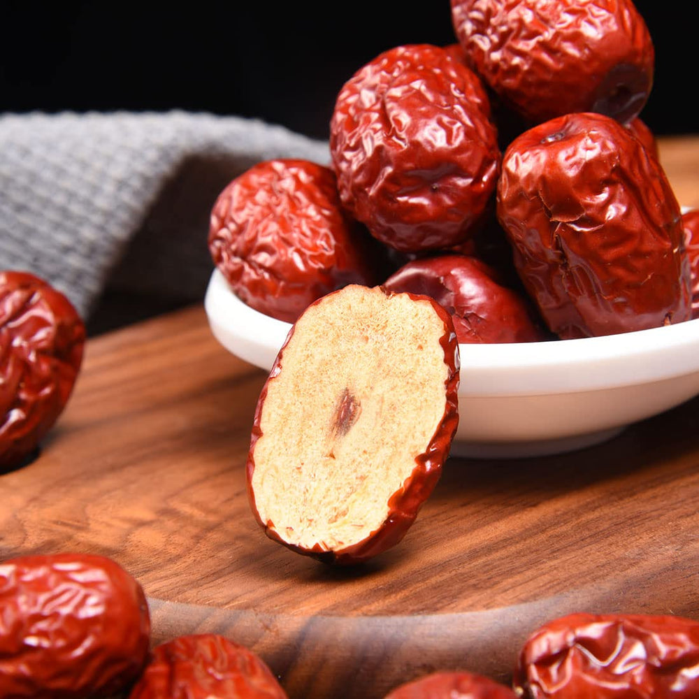 ULTHMOK jujube dates paired with goji for a nourishing blend.