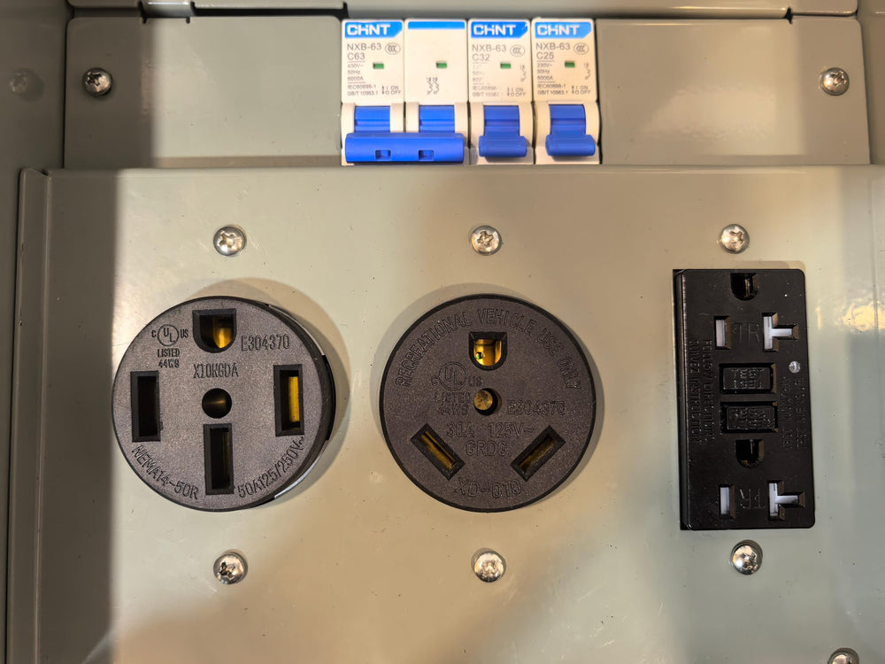 Umaogus power box shown on outdoor travel site
