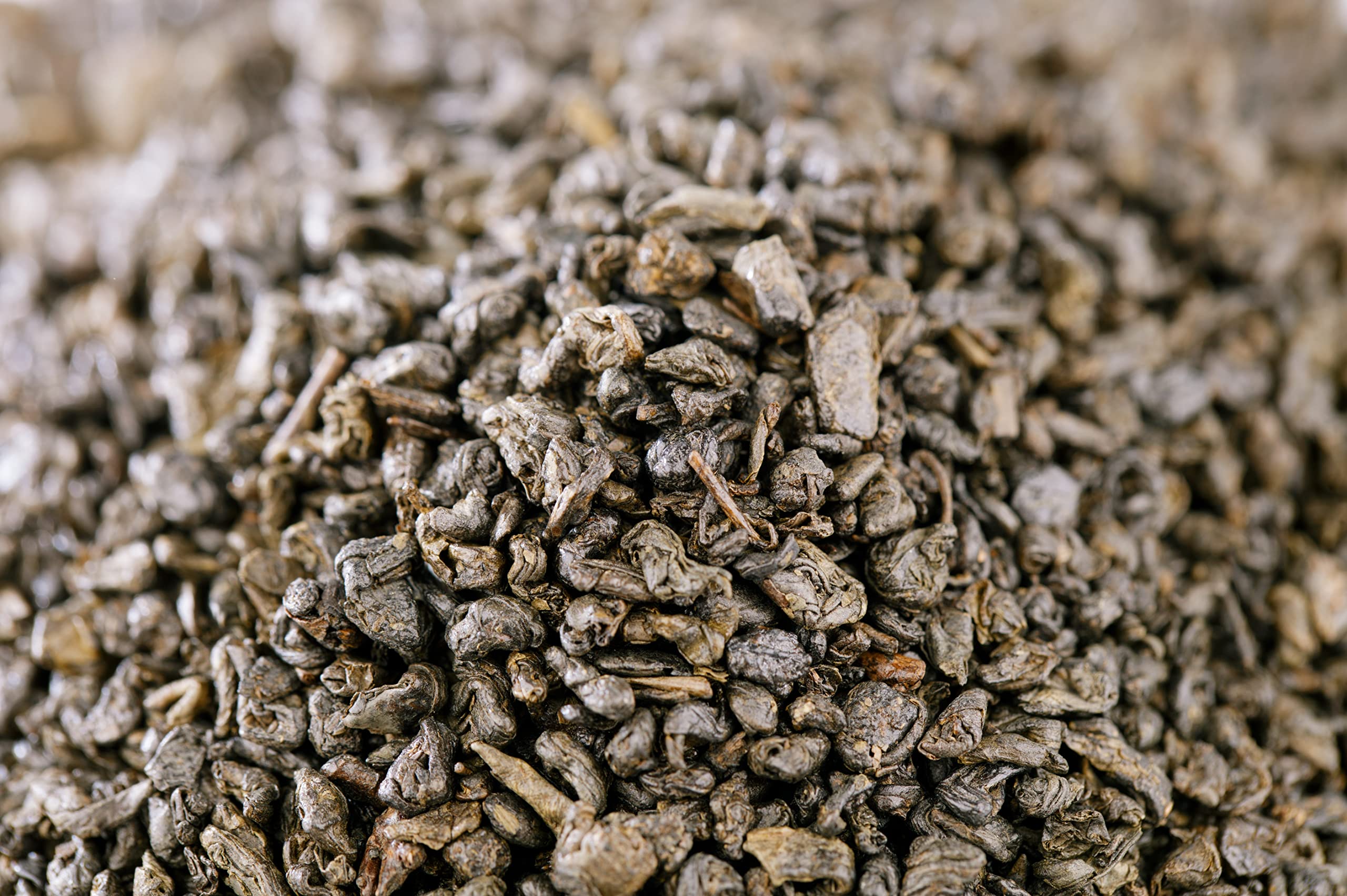 Aromas rise as pellets unfurl, ideal for mindful afternoon rituals.