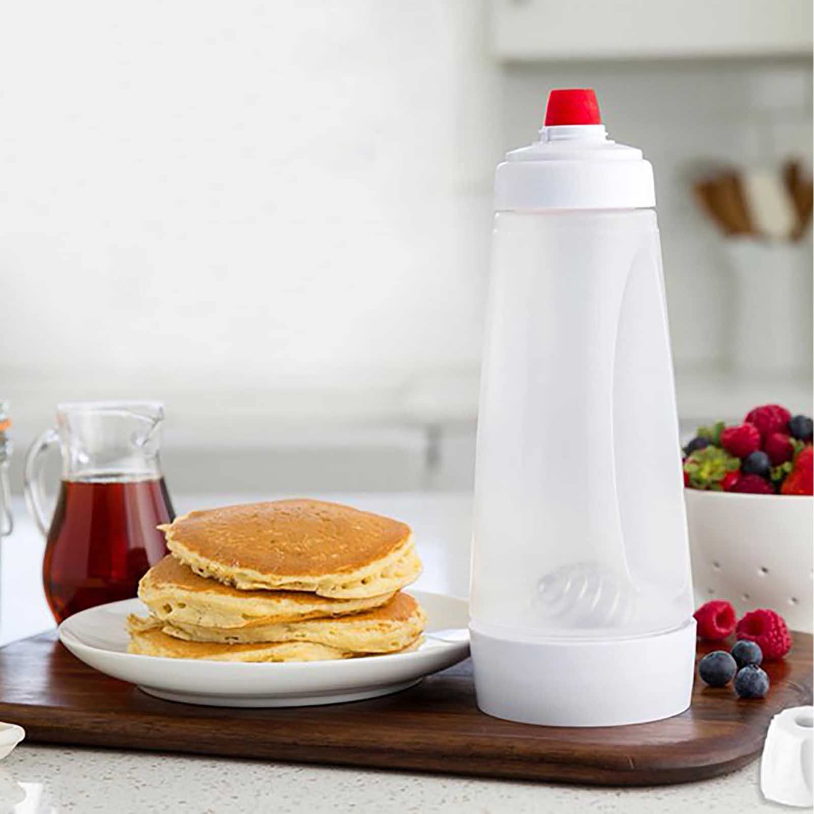UZOU 4.5 cup capacity suits family-friendly pancake sessions.