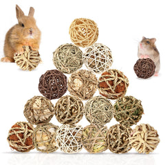VESPRO Bunny Chew Grass Ball with varied textures for curious rabbits and guinea pigs.