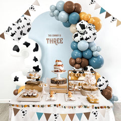 Vicduotex white-ribbon adds neat finishing touches to balloon garlands.