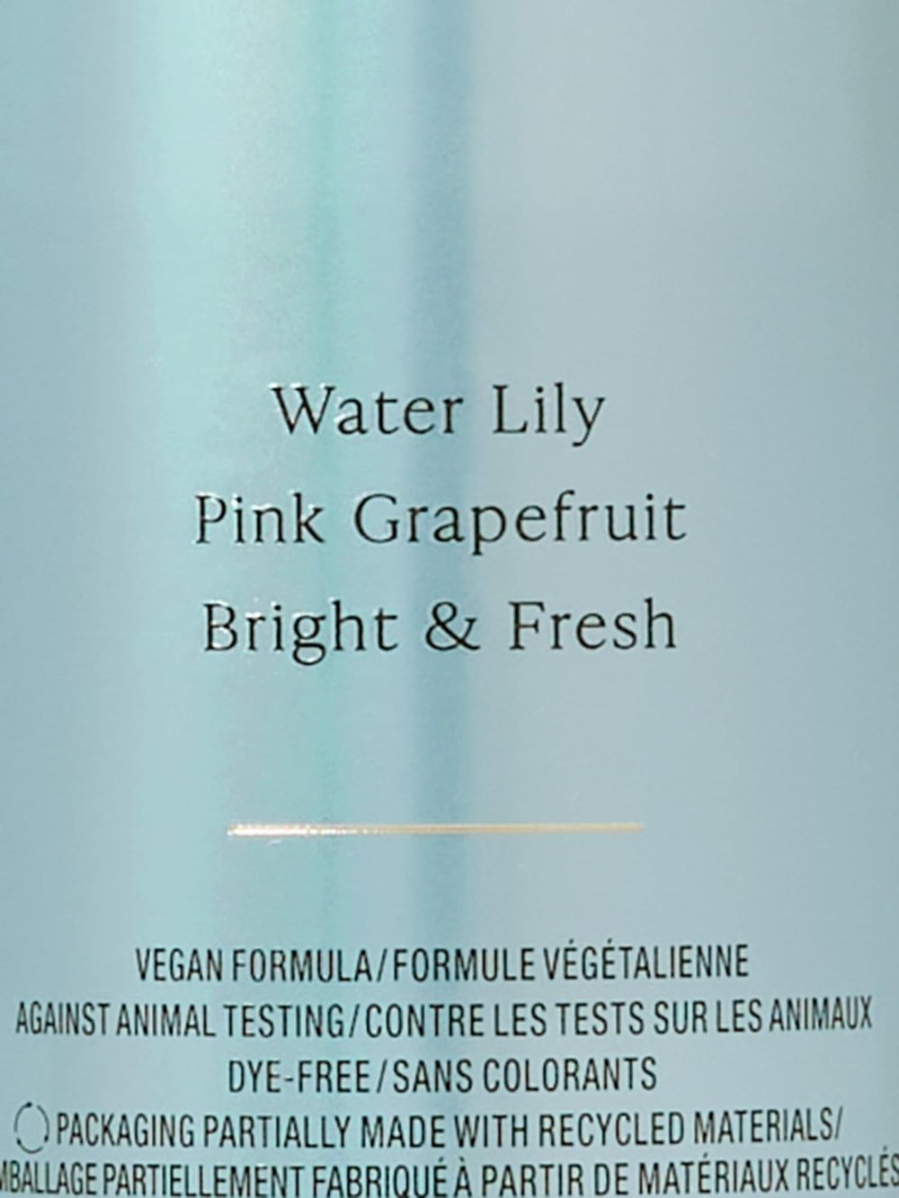 Victoria's Secret Aqua Kiss daisy note highlights floral freshness.