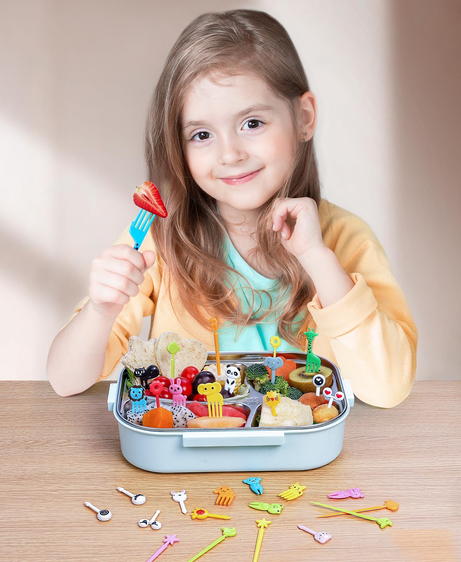 Vicuna R giraffe pick makes lunches vibrant and fun for kids.