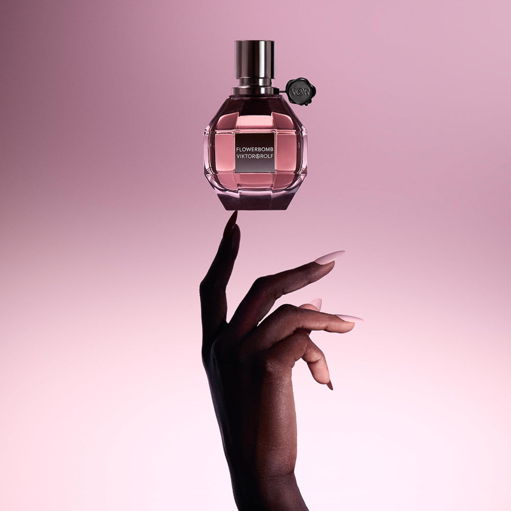 Viktor&Rolf Flowerbomb packaging image emphasizing premium design and gifting appeal.