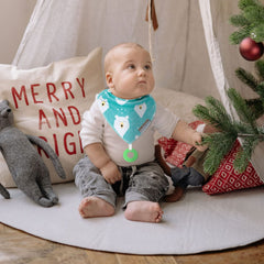 Vuminbox baby bandana bib with teether detail supports soothing teething