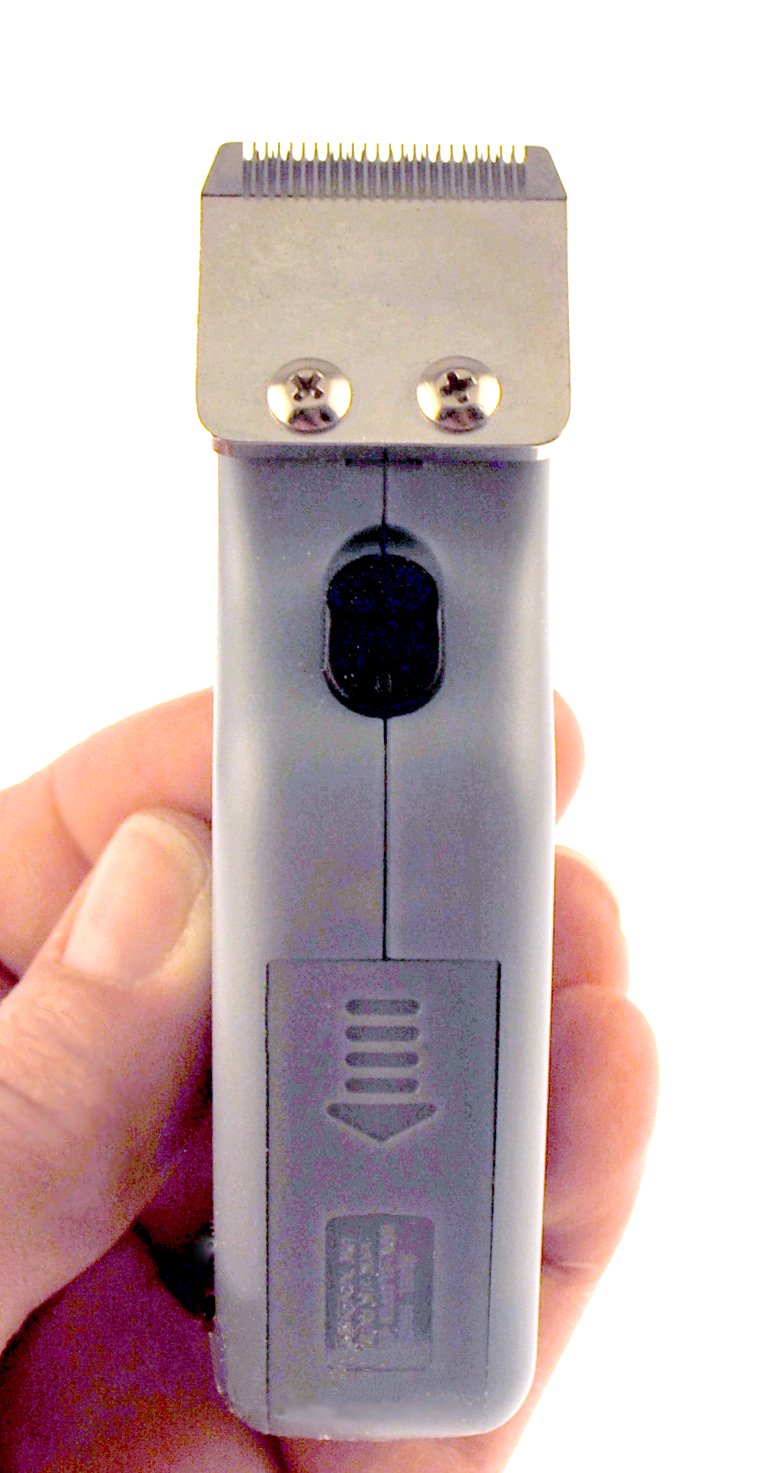 Wahl Pocket Pro paw trimming shows high carbon steel blades up close