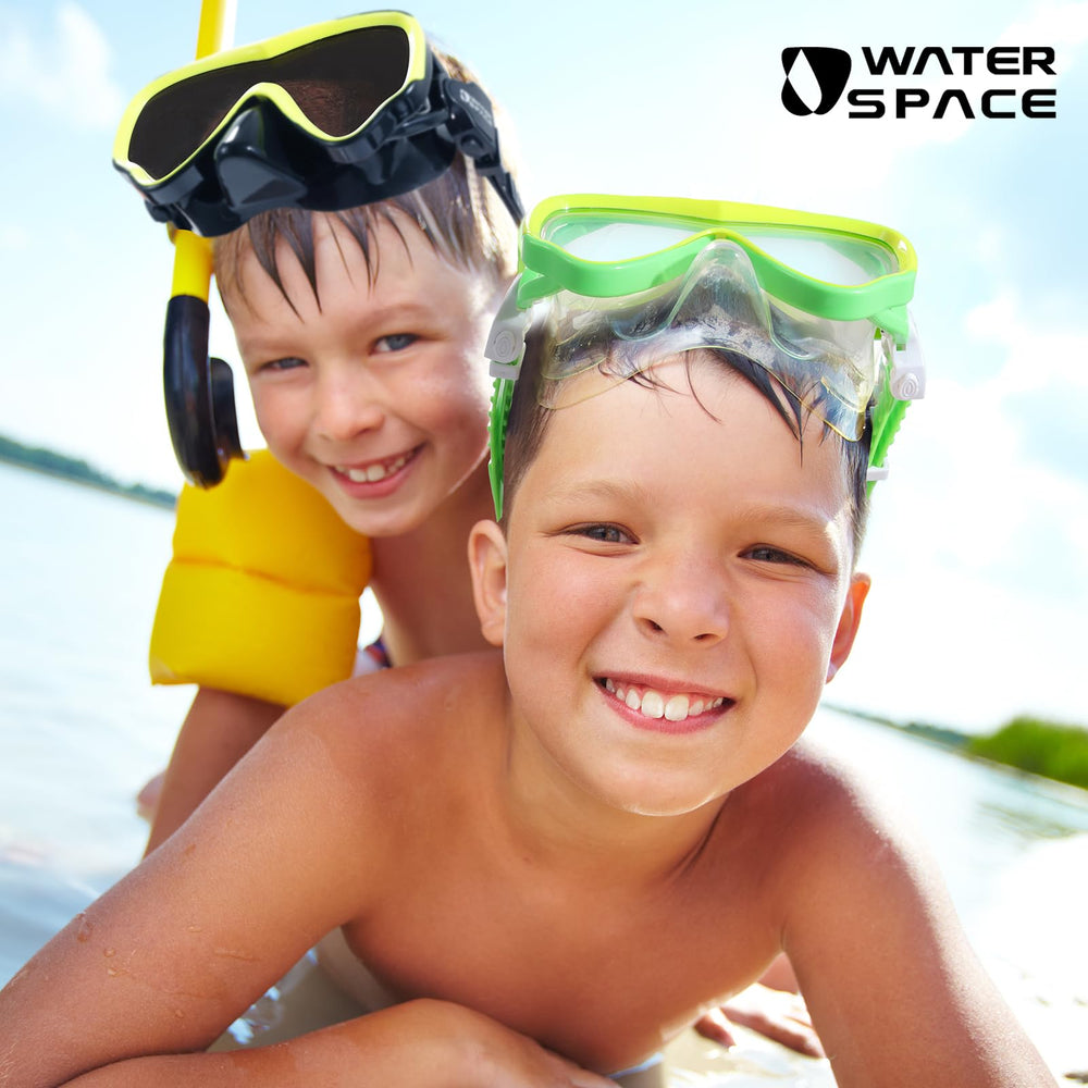 Water Space adjustable strap and ergonomic fit for various hair styles.