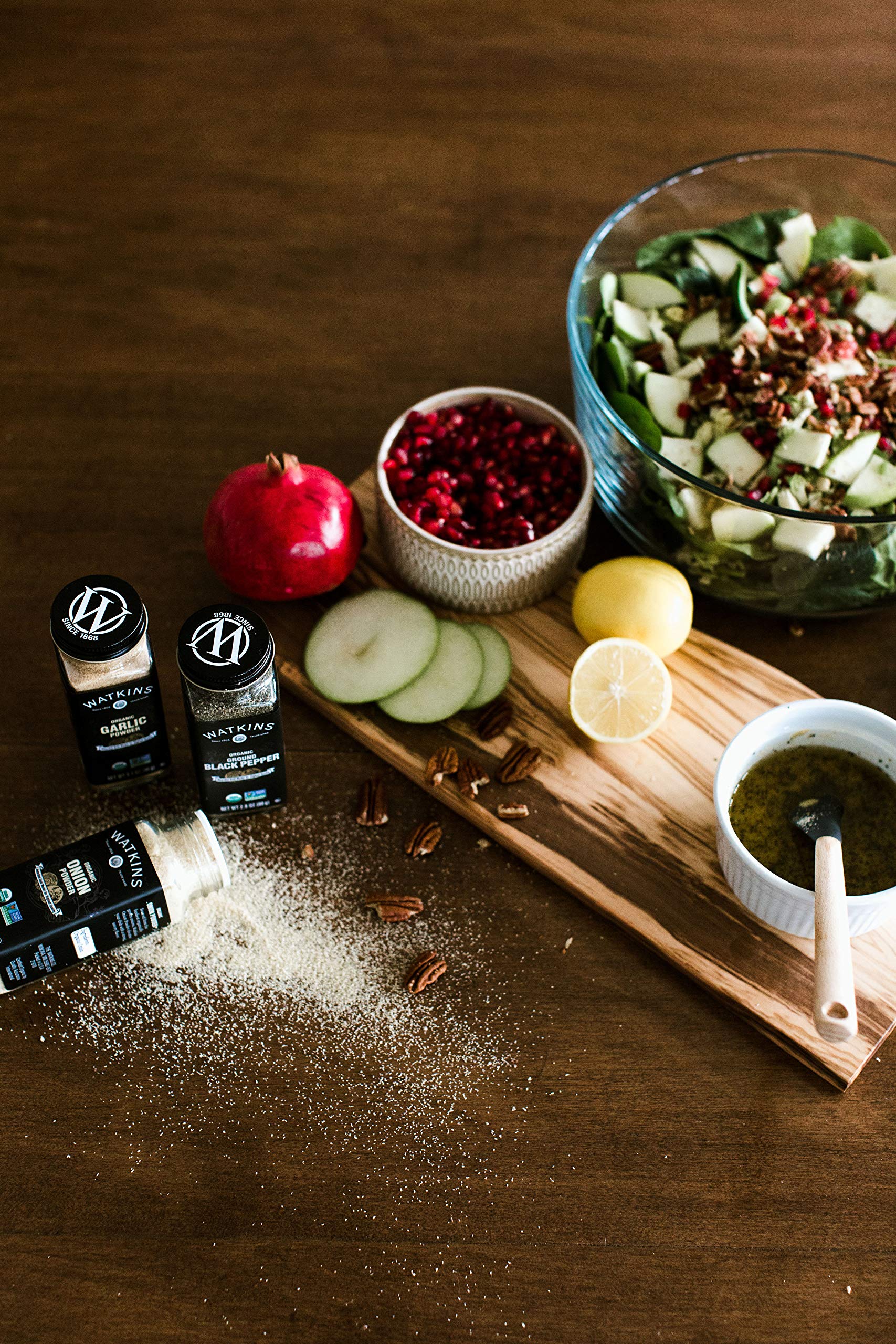 Watkins Onion Powder, Kosher certified, ideal for reliable flavor.