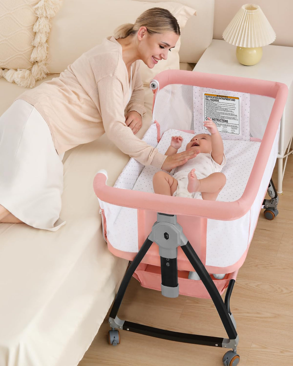 Wayfong bedside bassinet height-adjustable for close nighttime feeds and comfortable baby proximity.