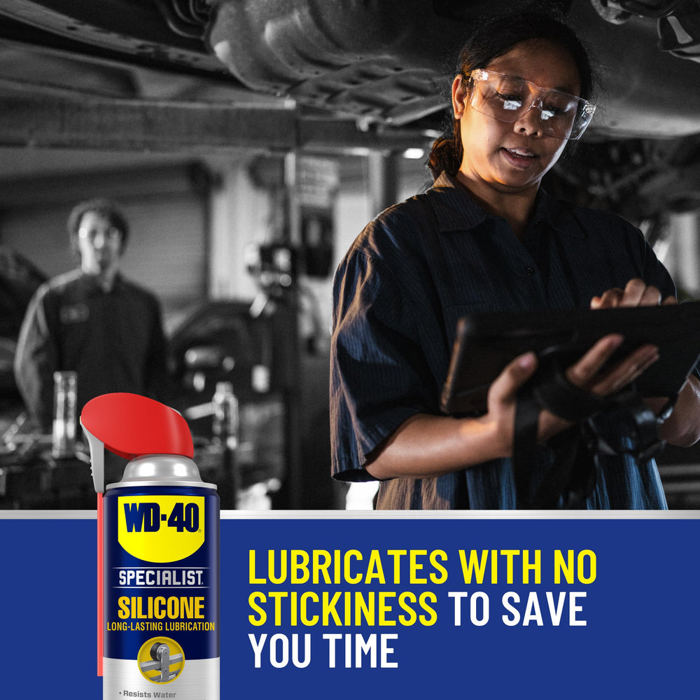 WD-40 Specialist silicone spray protects cables and guide rails from moisture.