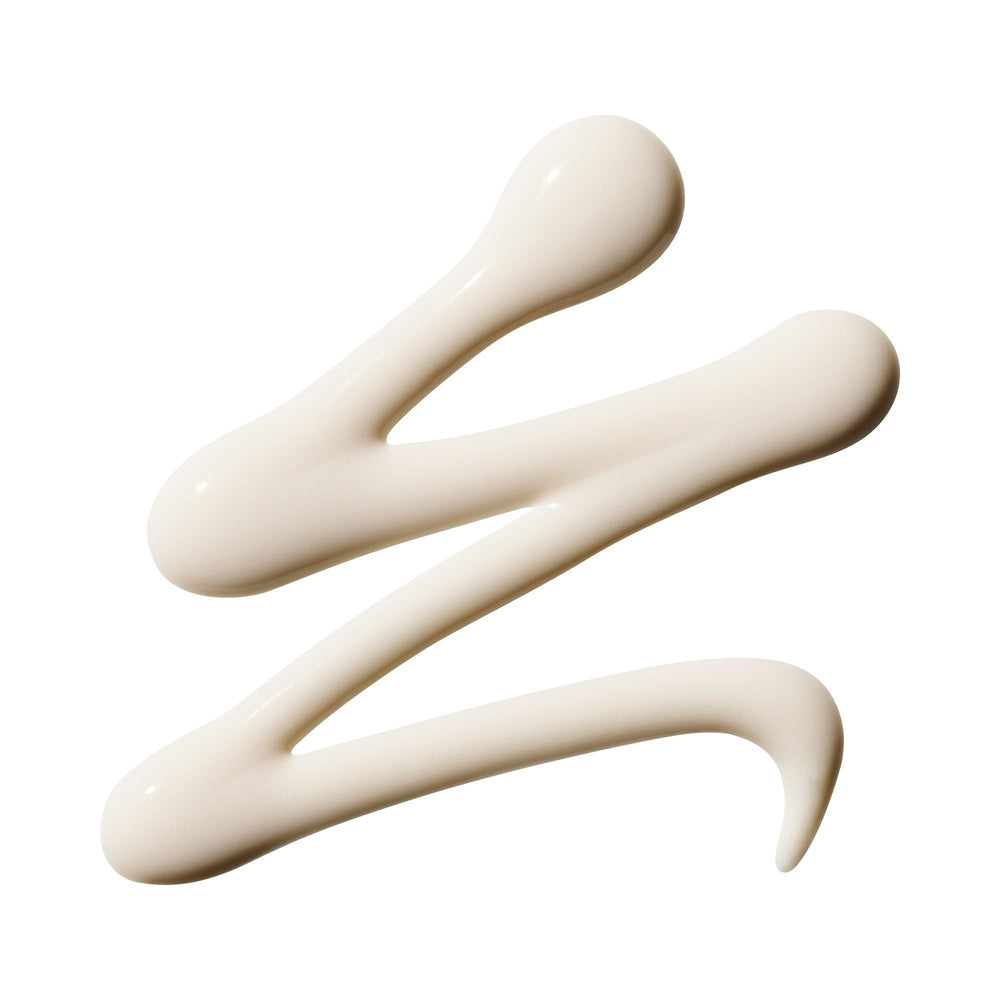 Well People Daygleamer bottle application demonstrates smooth blendable texture for easy use.