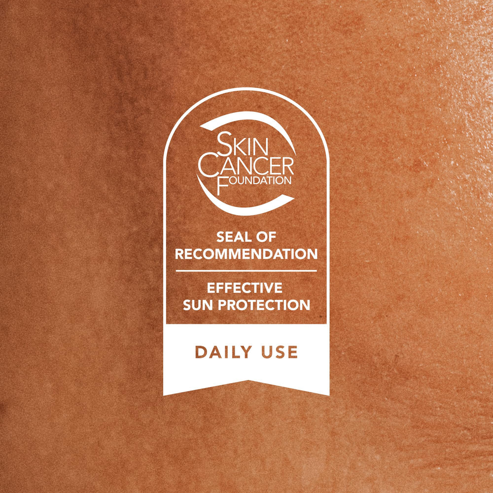 Closeup of antioxidant-rich oil complex and lightweight texture in Daygleamer.